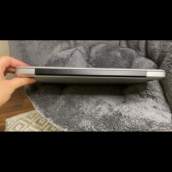 MacBook Pro - Picture 6 of 9